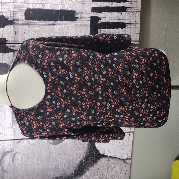 DR2 Black Floral Blouse EUC - Picture 4 of 6